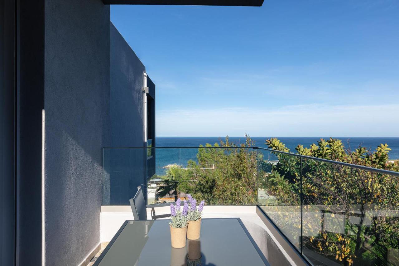 Pietra Di Mare Aparthotel Petres  Exterior photo