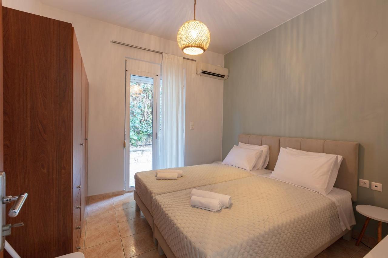 Pietra Di Mare Aparthotel Petres  Exterior photo