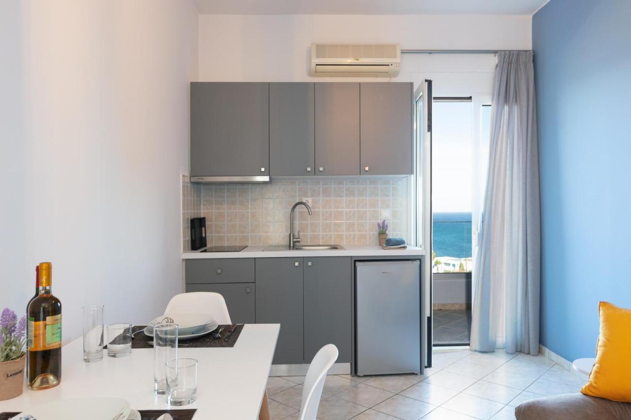 Pietra Di Mare Aparthotel Petres  Exterior photo