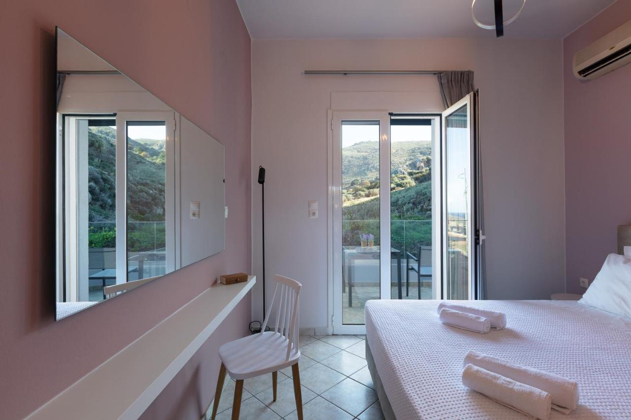 Pietra Di Mare Aparthotel Petres  Exterior photo