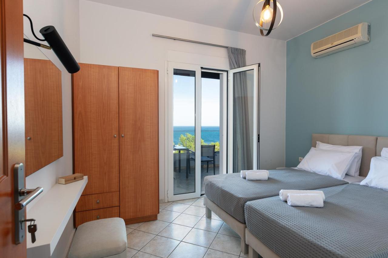 Pietra Di Mare Aparthotel Petres  Exterior photo