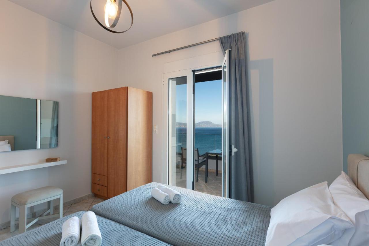 Pietra Di Mare Aparthotel Petres  Exterior photo
