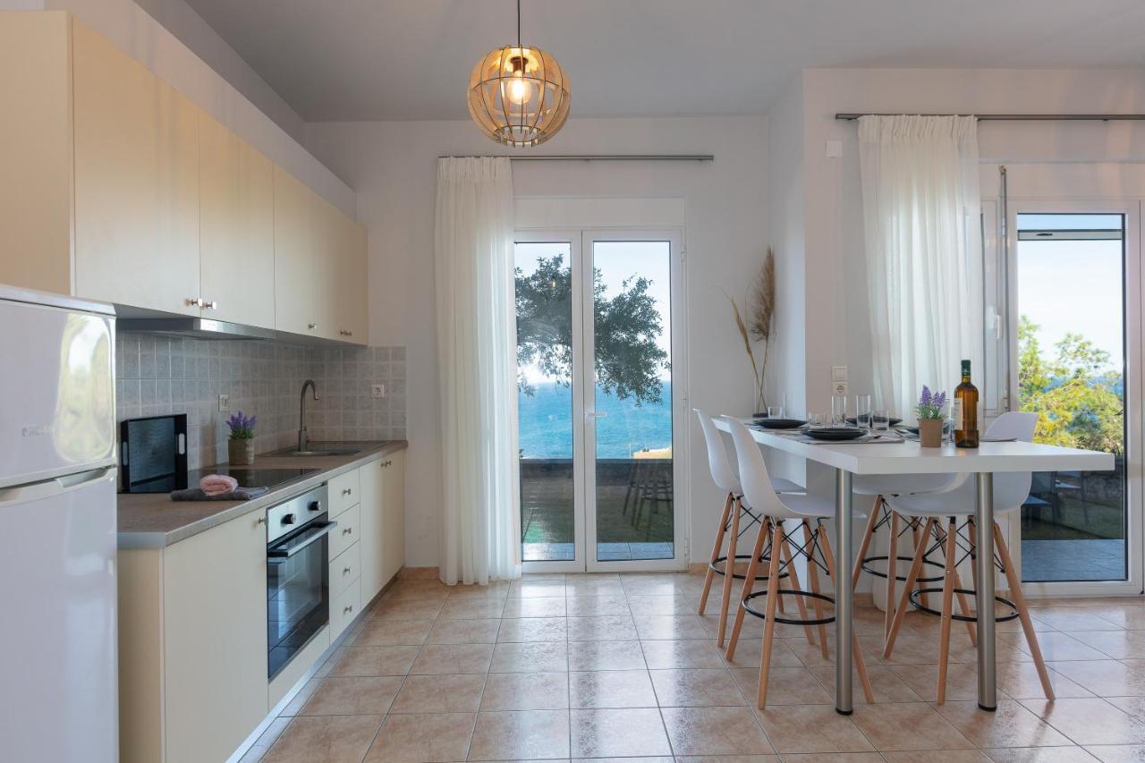 Pietra Di Mare Aparthotel Petres  Exterior photo