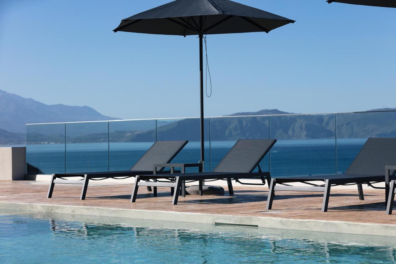Pietra Di Mare Aparthotel Petres  Exterior photo