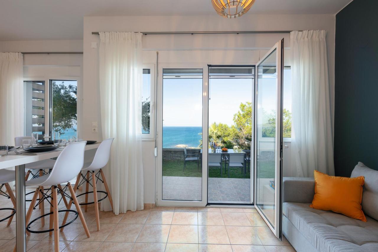 Pietra Di Mare Aparthotel Petres  Exterior photo